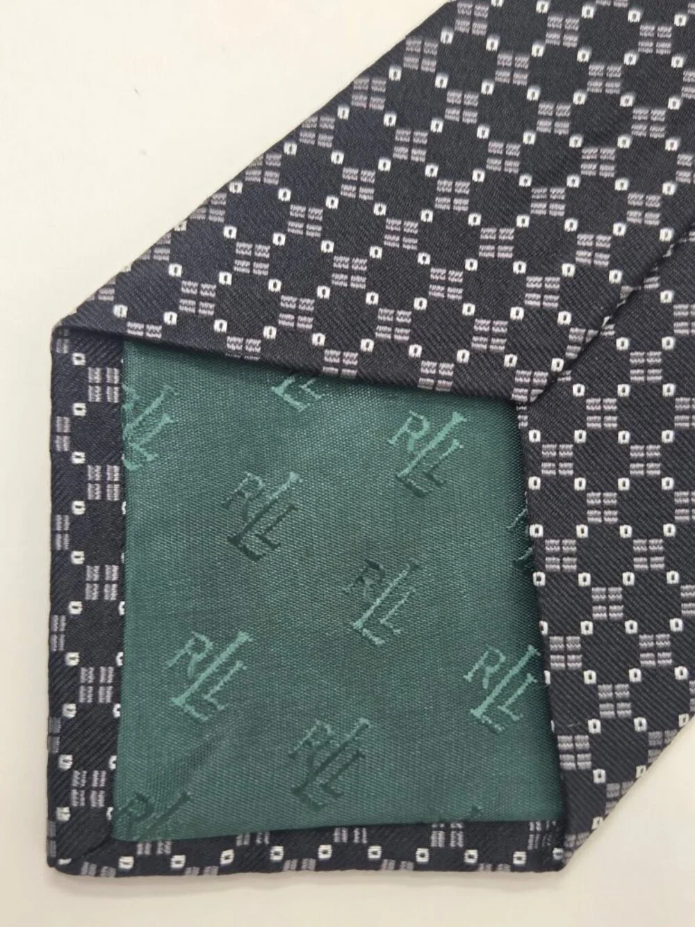Ralph Lauren Mens 100 Percent Silk Tie 55 Inch Black Gray Geometric
